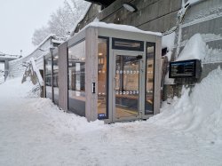 Nytt venterom/leskur ved Eidsvoll verk stasjon